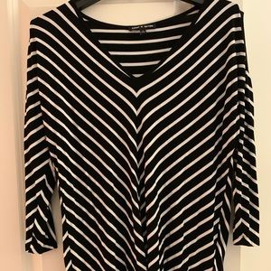 Cold shoulder Black/white striped longsleeve talk
